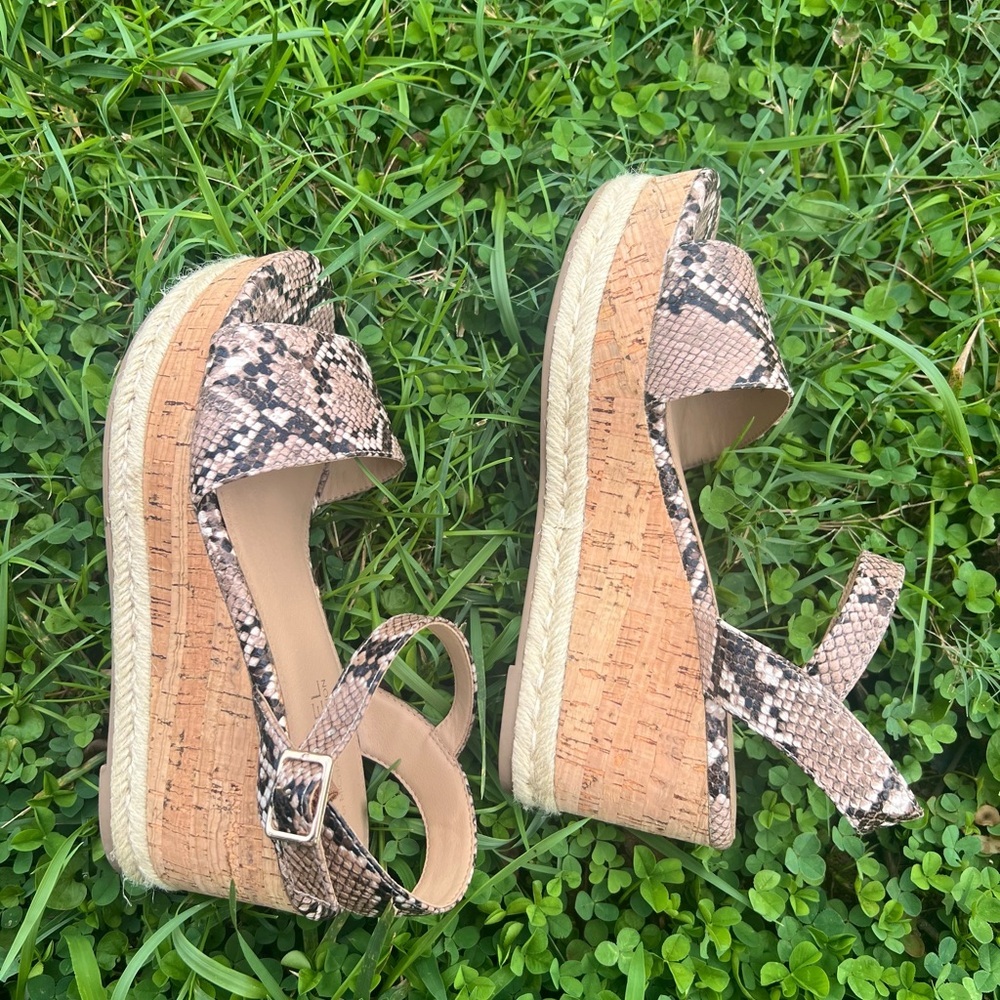 Michael by Michael Shannon Woman’s Cheetah Print Platform Sandals Size 9 - Picture 3 of 7